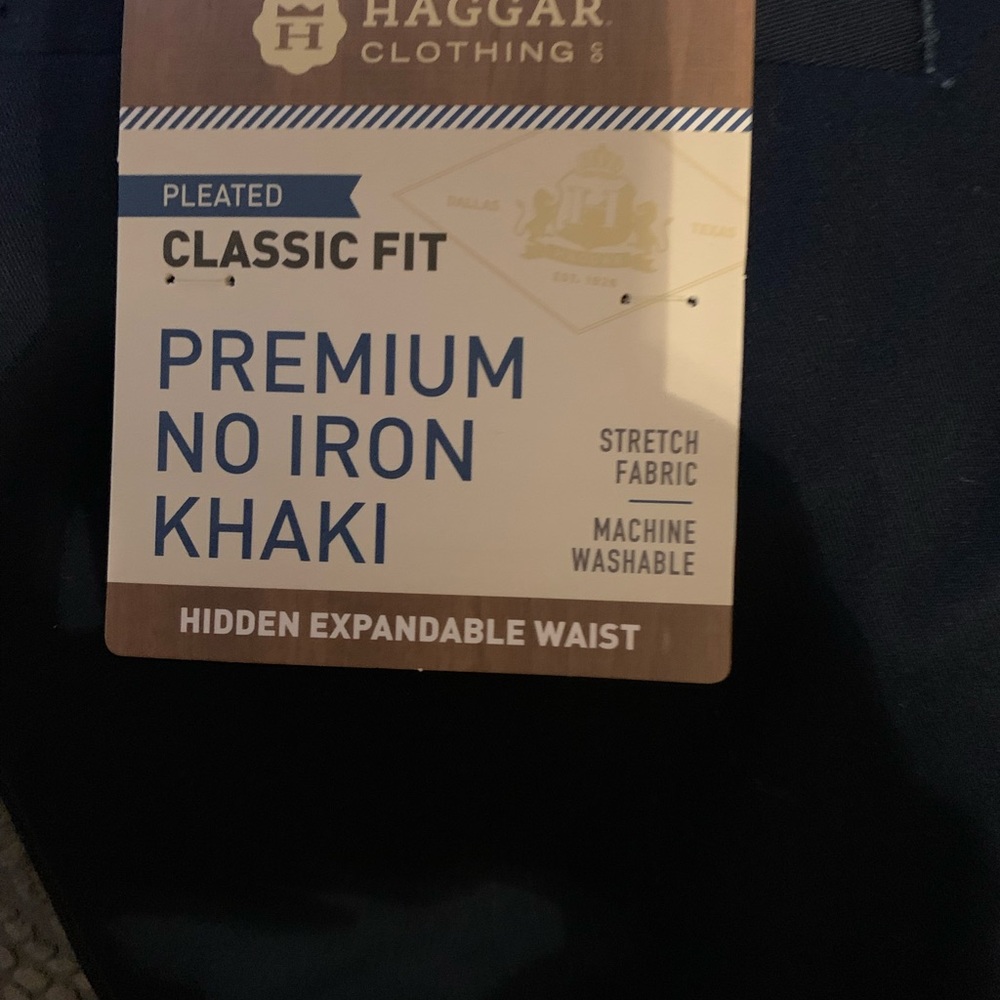 Haggar Mens Classic Fit Premium Khaki, 40x30, Pleated, Premium No Iron - Picture 3 of 13